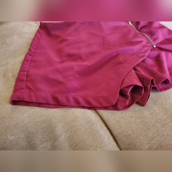 Forever 21 Medium zip maroon red skort skirt mini - Picture 2 of 10